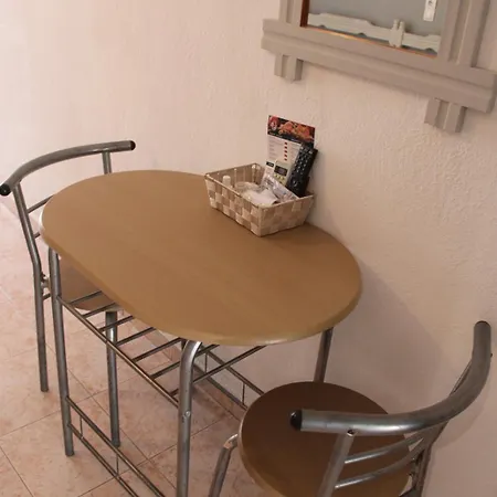 La Hotel *